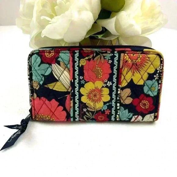Vera Bradley Bright Floral Snail Print Quilted Cotton Wrap Round Zip Long Wallet - Picture 7 of 14